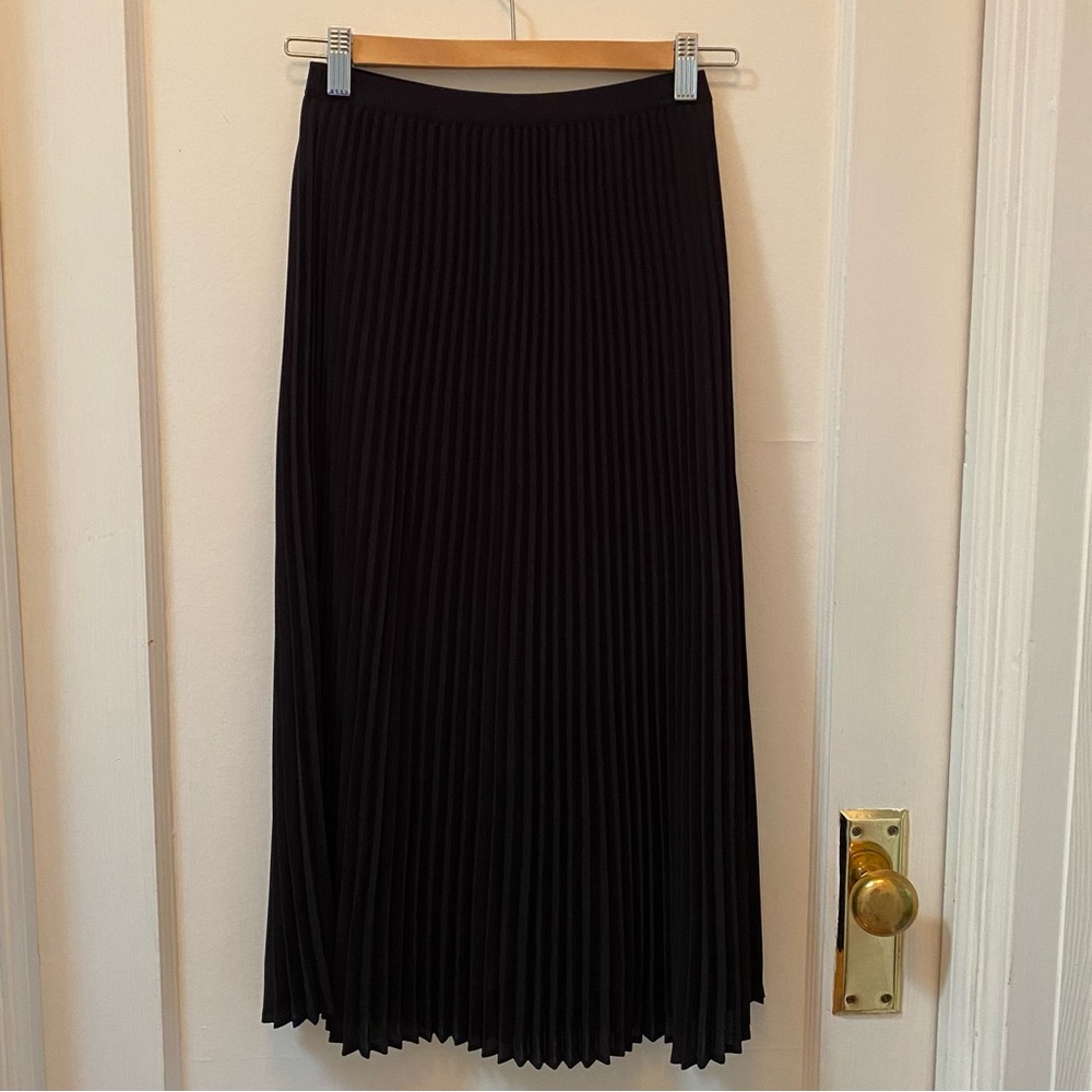 Aritzia Babaton black skirt